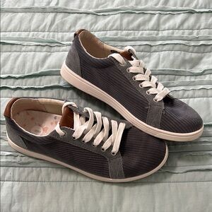 REVITALIGN Dark Gray Casual Flats